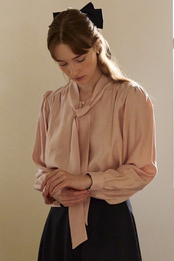 ADAUL - 블라우스 - Scarf neck shirring blouse - softpink