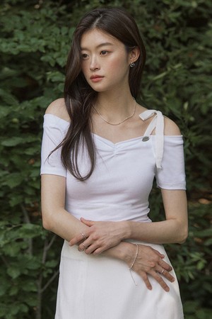 Off shoulder ribbon t shirt - white