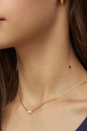 Simple one pearl necklace - gold