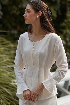 Ruffle back ribbon blouse - cream