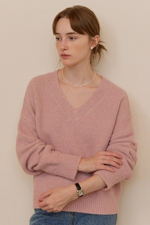 Soft loose V-neck knit - soft pink