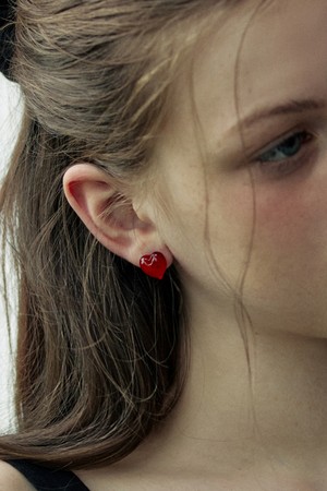 Glass bold heart earring - red