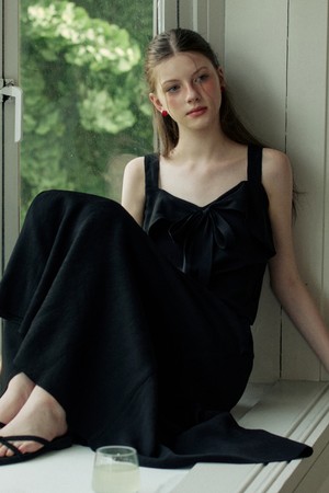 Ruffle ribbon sleeveless blouse - black
