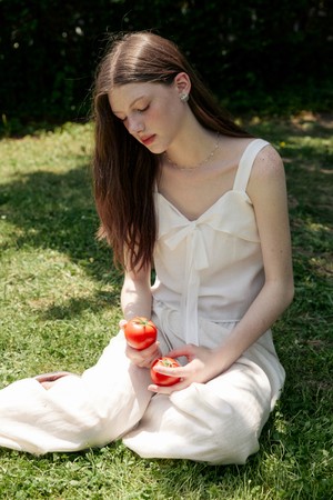 Ruffle ribbon sleeveless blouse - white