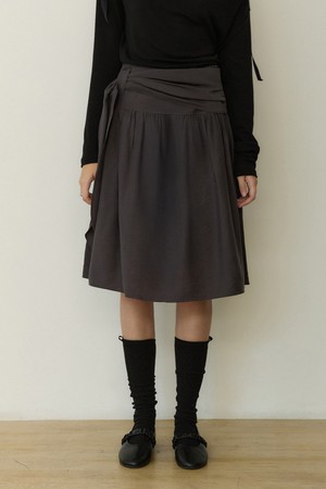 Belt point shirring midi skirt - charcoal
