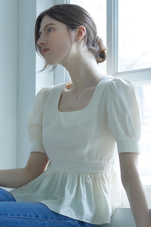 Semi square neck frill puff blouse - cream