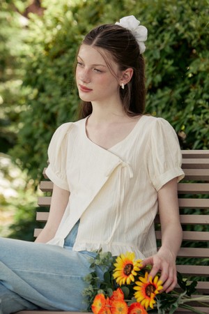 Jacquard lap frill blouse - cream