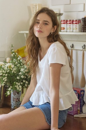 V cut lace jacquard blouse - white