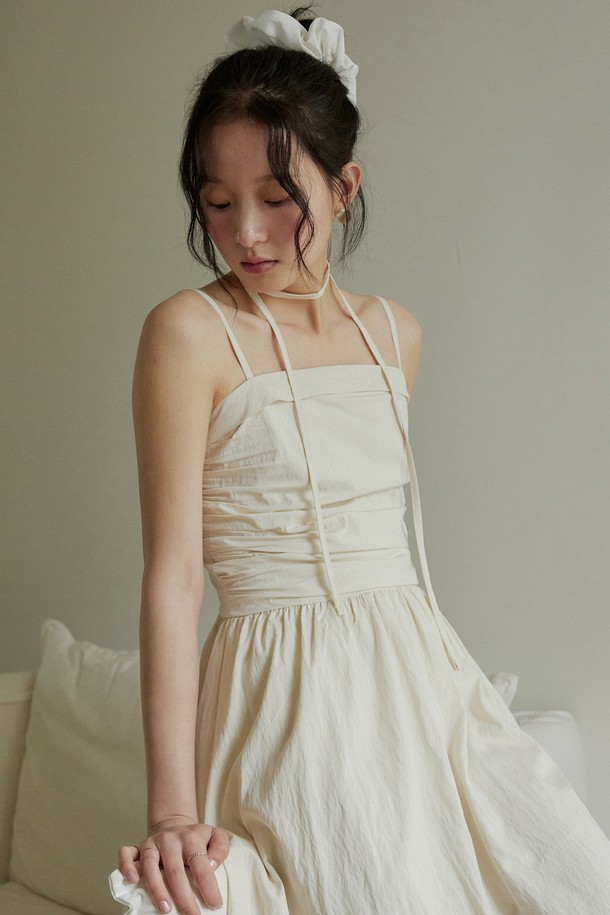 ADAUL - 민소매 원피스 - Jelli shirring choker mini dress - cream