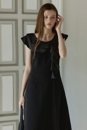 Wave ruffle line long dress - black