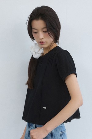 Lace line pintuck soft blouse - black