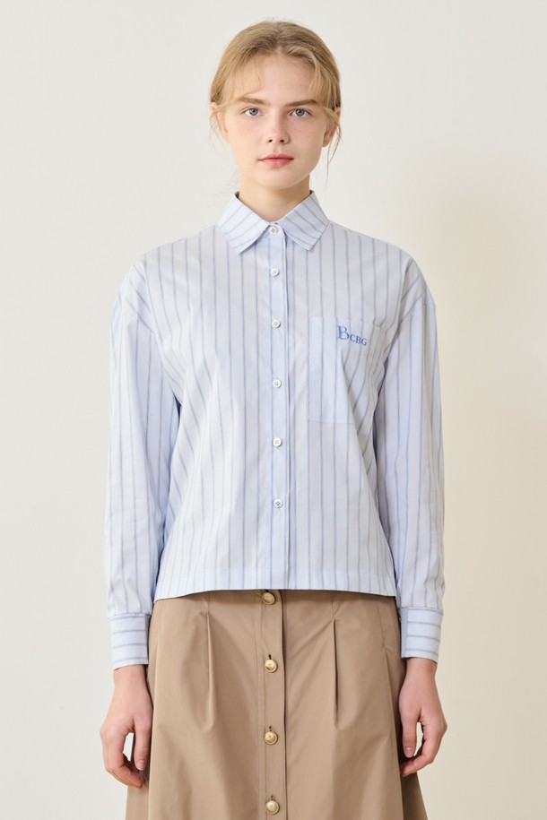 BCBG - 여성 상의 - [23SS]로고 자수 스트라이프 블라우스 - Sky Blue B3M3B40152