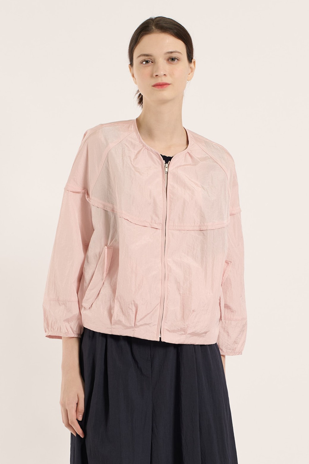 BCBG - 점퍼 - [25SM] 라운드 넥 절개 포인트 점퍼 - LIGHT PINK B5B3G19121