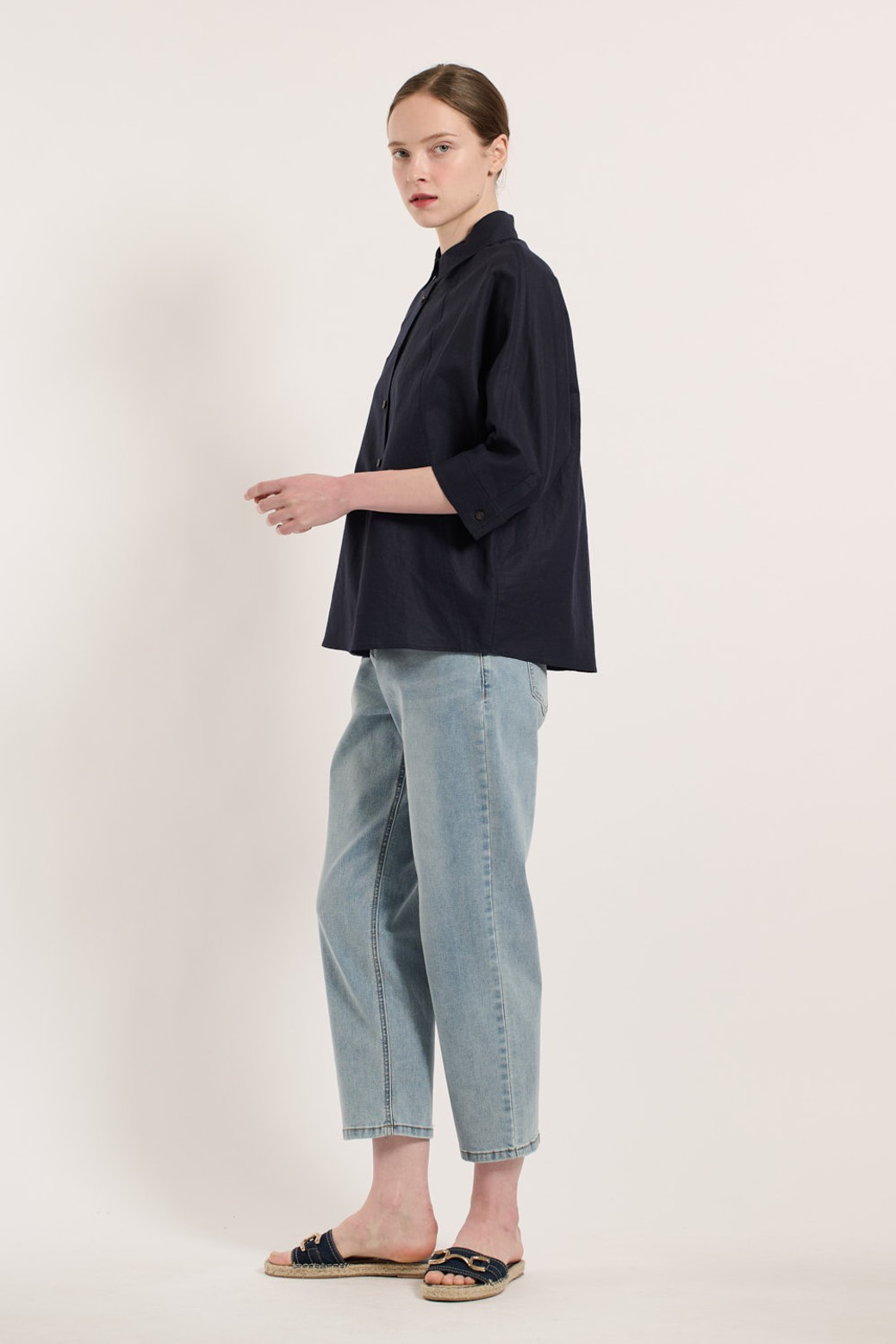 BCBG - 셔츠 - [25SU] 사선 린넨 셔츠 - NAVY B5M4B48455