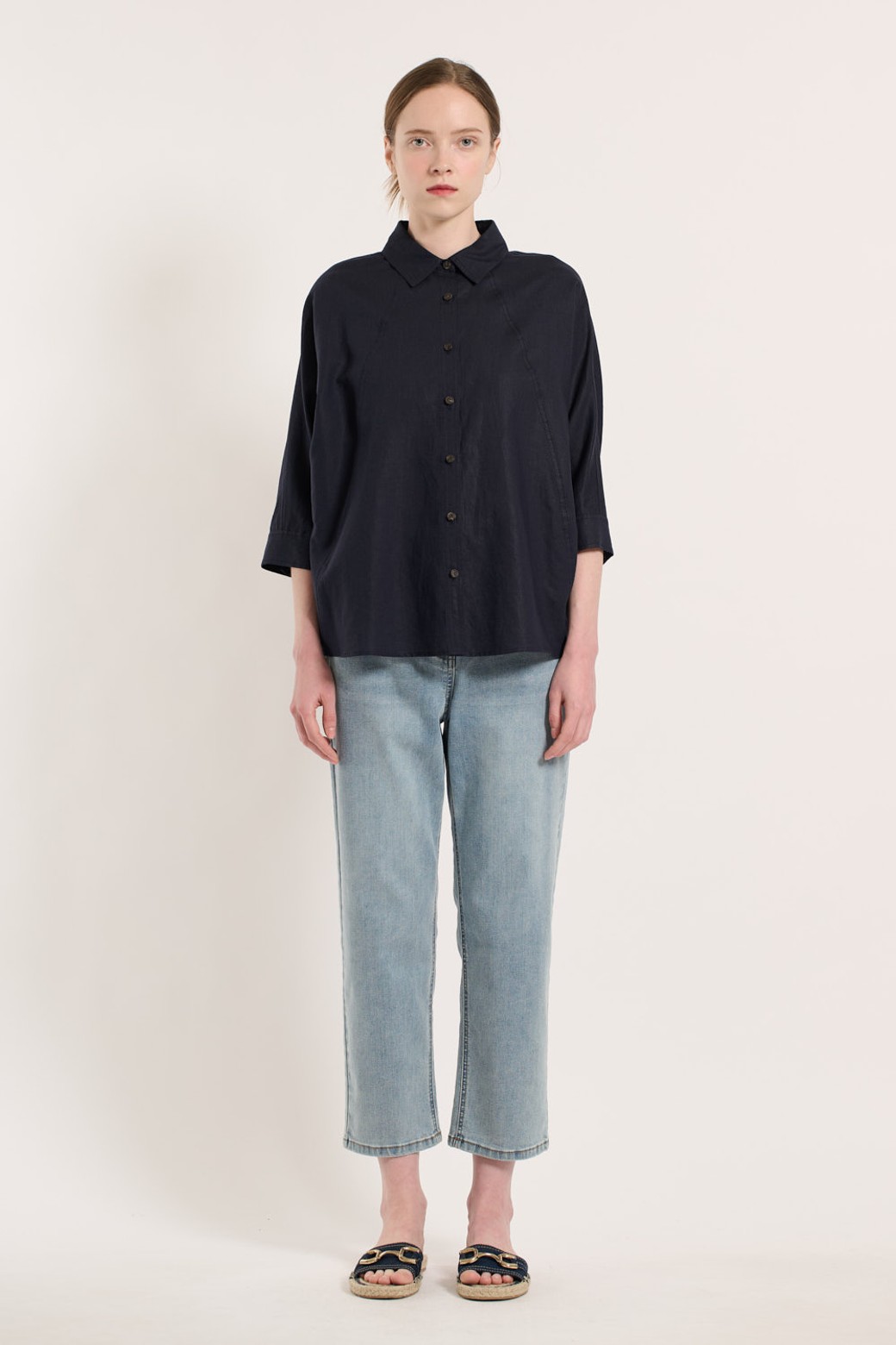 BCBG - 셔츠 - [25SU] 사선 린넨 셔츠 - NAVY B5M4B48455
