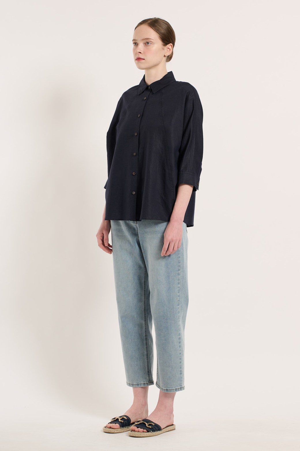 BCBG - 셔츠 - [25SU] 사선 린넨 셔츠 - NAVY B5M4B48455