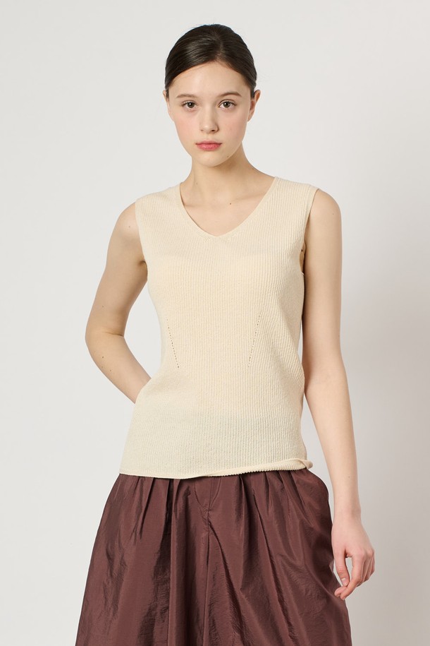 BCBG - 베스트 - [24SU]브이넥 슬리브리스 니트 탑 - Cream B4M5K32614