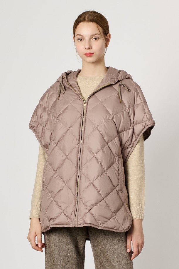 BCBG - 베스트 - [24WT] 퀼팅 케이프 구스 점퍼 - DARK BEIGE B4WAF51073