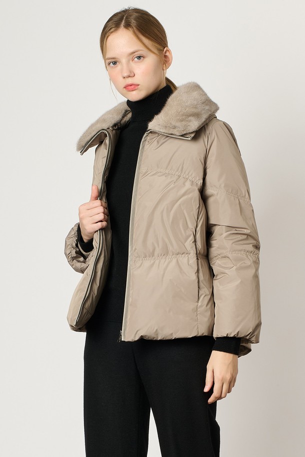 BCBG - 패딩 - [24WT] 탈부착 밍크카라 다운 - DARK BEIGE B4WAF83173