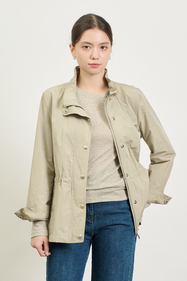 BCBG - 점퍼 - [25SP] 프릴넥 점퍼 - LIGHT KHAKI B5S2R12581