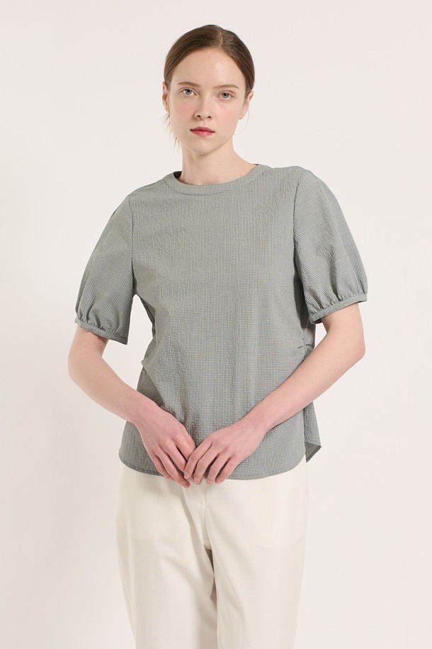 BCBG - 블라우스 - [25SU] 체크 패턴 라운드넥 반소매 블라우스 - LIGHT GRAY B5M3B47215