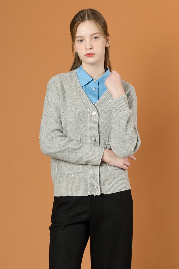 BCBG - 가디건 - [25SP] 스팽글 쥬얼 버튼 가디건 - LIGHT GRAY B5S1I17015