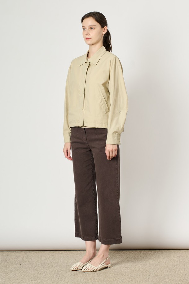 BCBG - 점퍼 - [24FA]햄라인 스트링 카라 점퍼 - Light Beige B4F7R13071