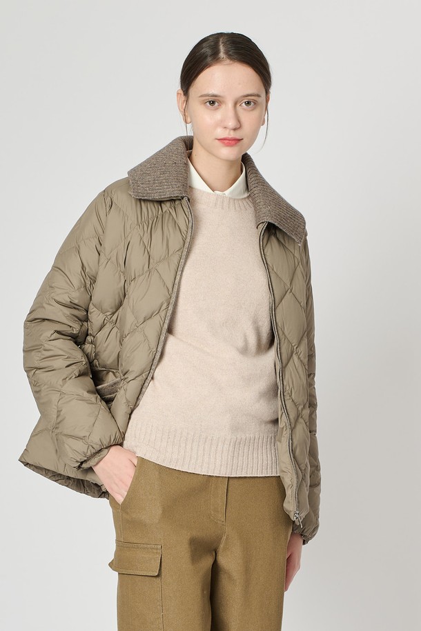 BCBG - 패딩 - [24WT]니트카라 덕다운 - DARK BEIGE B4W9G87773