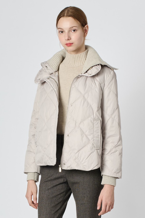 BCBG - 패딩 - [24WT] 니트 블록 덕다운 점퍼 - LIGHT BEIGE B4W9G88571