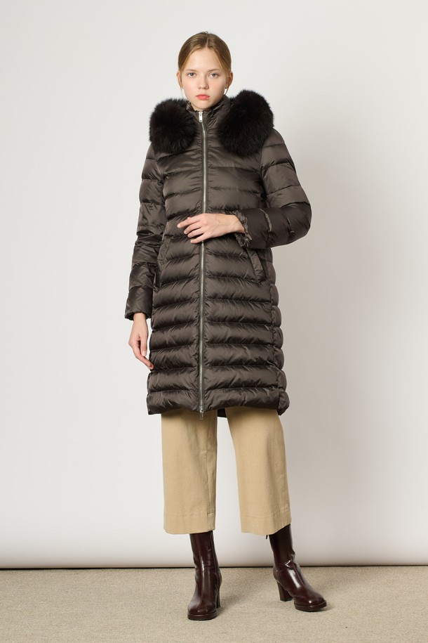 BCBG - 코트 / 패딩 - [24WT] 폭스 퍼 후드 롱 다운 - DARK GRAY B4WAF84017