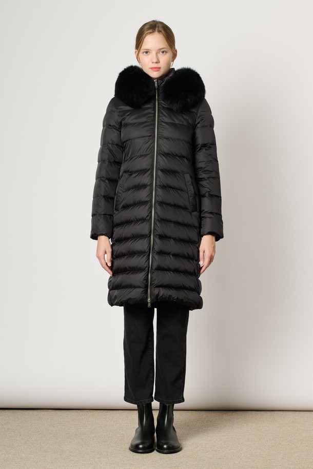 BCBG - 패딩 - [24WT] 폭스 퍼 후드 롱 다운 - BLACK B4WAF84099