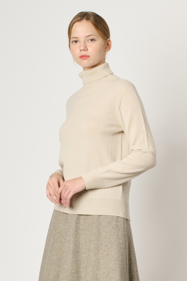 BCBG - 터틀넥 - [24WT] 사이드 디테일 캐시미어 폴라 니트 - LIGHT BEIGE B4WAK31971