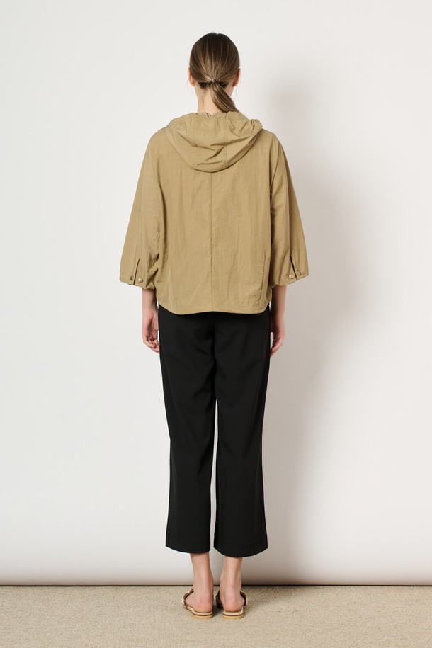 BCBG - 점퍼 - [24FA]후드 블록 캐주얼 점퍼 - Dark Beige B4F7R17073