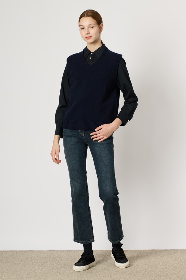 BCBG - 베스트 - [24WT] 브이넥 니트 베스트 - DARK NAVY B4W9K50556