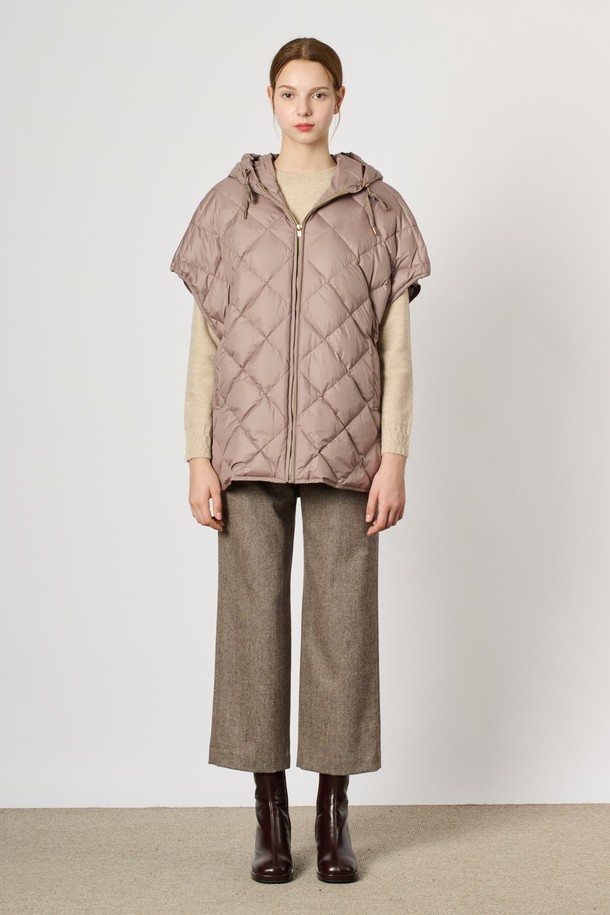 BCBG - 베스트 - [24WT] 퀼팅 케이프 구스 점퍼 - DARK BEIGE B4WAF51073