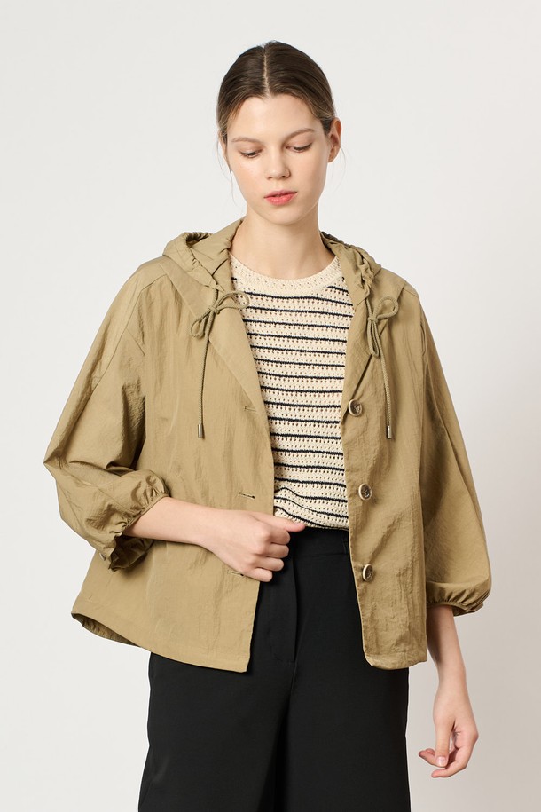 BCBG - 점퍼 - [24FA]후드 블록 캐주얼 점퍼 - Dark Beige B4F7R17073