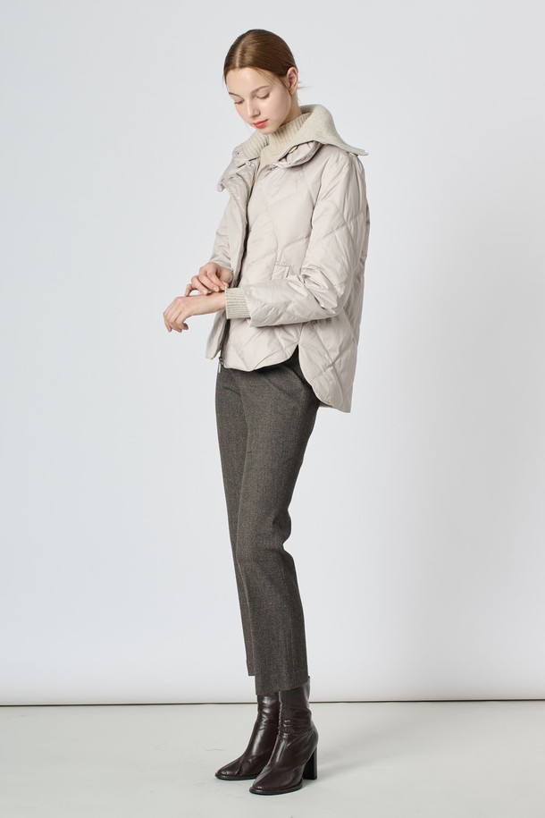 BCBG - 패딩 - [24WT] 니트 블록 덕다운 점퍼 - LIGHT BEIGE B4W9G88571