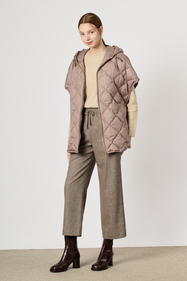 BCBG - 베스트 - [24WT] 퀼팅 케이프 구스 점퍼 - DARK BEIGE B4WAF51073