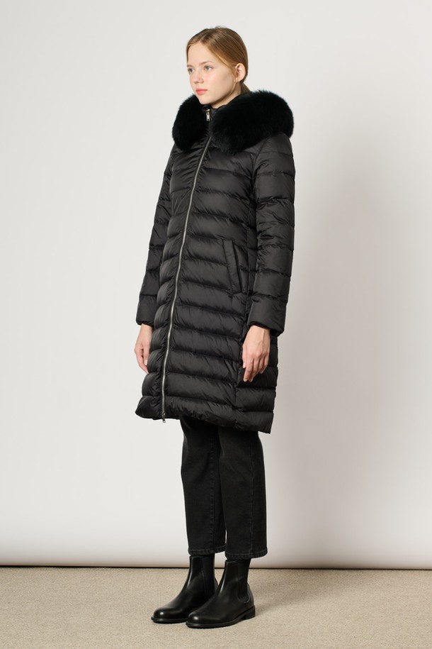 BCBG - 패딩 - [24WT] 폭스 퍼 후드 롱 다운 - BLACK B4WAF84099