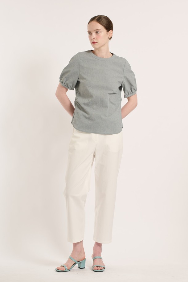 BCBG - 블라우스 - [25SU] 체크 패턴 라운드넥 반소매 블라우스 - LIGHT GRAY B5M3B47215