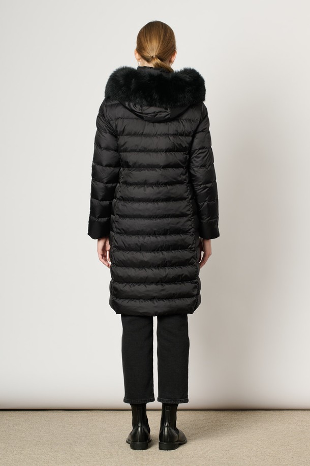 BCBG - 패딩 - [24WT] 폭스 퍼 후드 롱 다운 - BLACK B4WAF84099