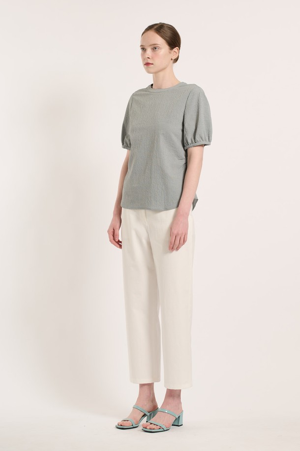 BCBG - 블라우스 - [25SU] 체크 패턴 라운드넥 반소매 블라우스 - LIGHT GRAY B5M3B47215