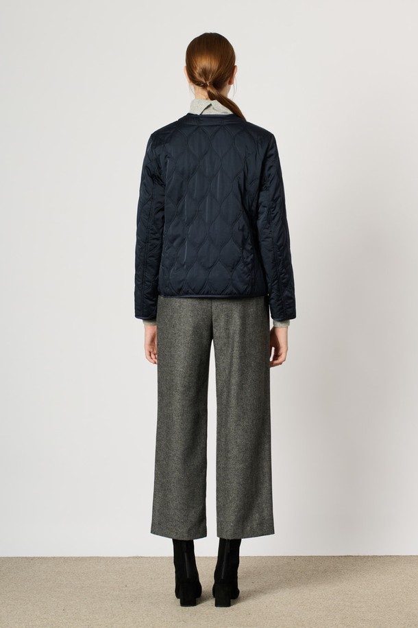 BCBG - 패딩 - [24WT] 웨이브 퀼팅 점퍼 - NAVY B4W9R13455