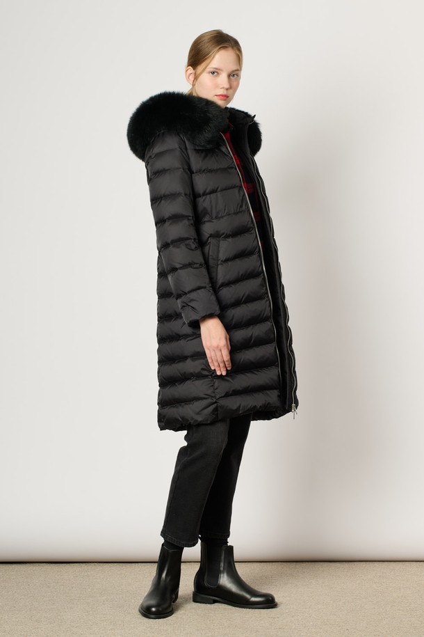 BCBG - 패딩 - [24WT] 폭스 퍼 후드 롱 다운 - BLACK B4WAF84099