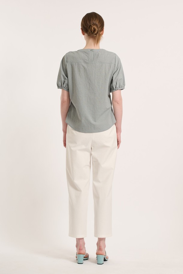 BCBG - 블라우스 - [25SU] 체크 패턴 라운드넥 반소매 블라우스 - LIGHT GRAY B5M3B47215