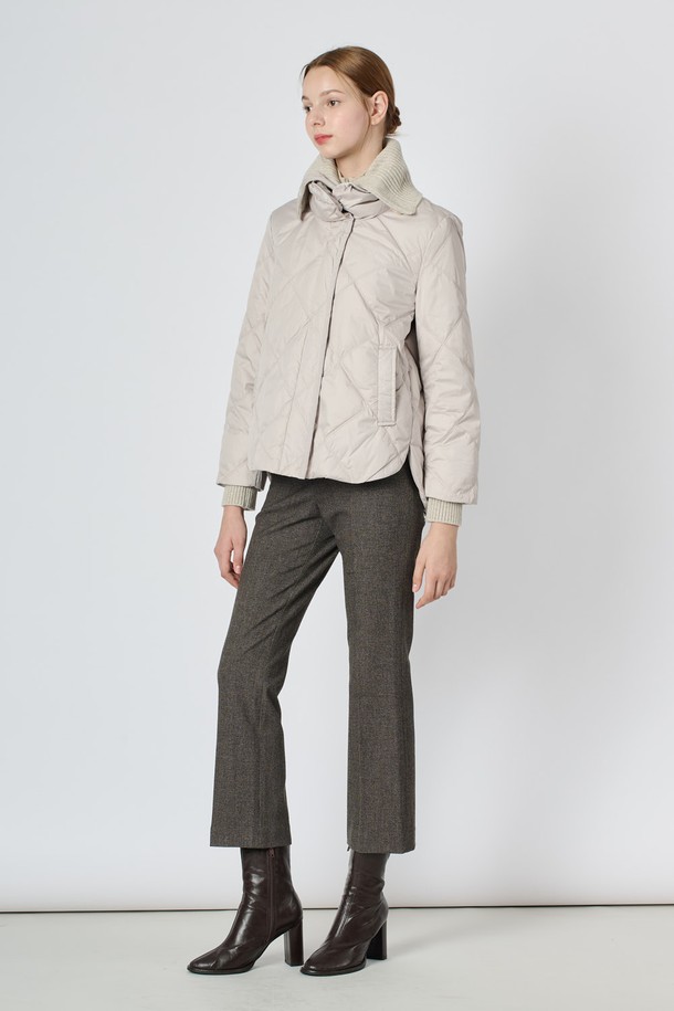 BCBG - 패딩 - [24WT] 니트 블록 덕다운 점퍼 - LIGHT BEIGE B4W9G88571