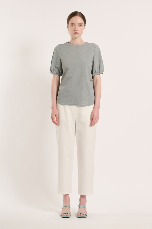 BCBG - 블라우스 - [25SU] 체크 패턴 라운드넥 반소매 블라우스 - LIGHT GRAY B5M3B47215