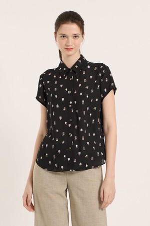 [25SM] 퍼퓸 프린트 반팔 블라우스 - BLACK B5B4B48899