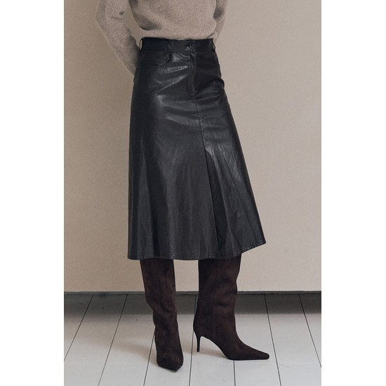 [25WT] 페이크 레더 롱 스커트 - DARK BROWN A5W9S20575
