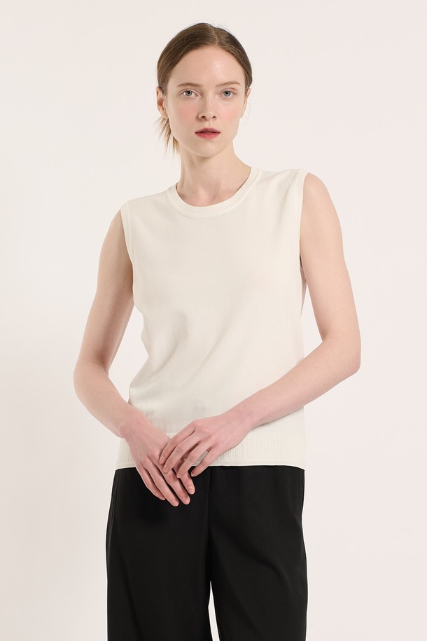 BCBG - 니트/가디건 - [25SU] 라운드넥 니트 슬리브리스 - OFF WHITE B5M3K37112